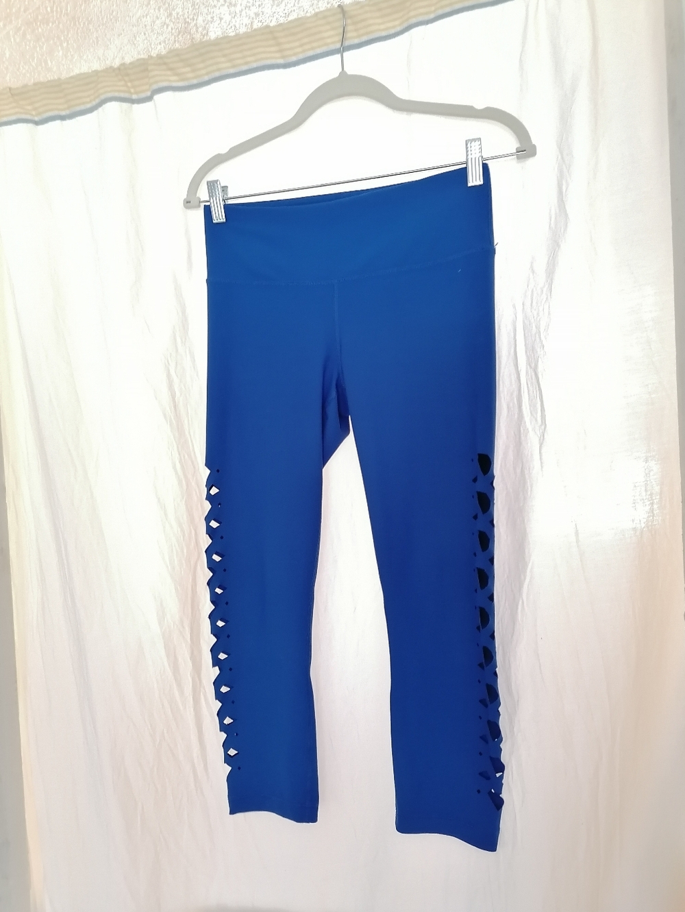 90 Degrees Yoga Capri cutout design size small